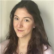 Estudiante universitaria con formación en Literatura Inglesa (A-Level), nivel nativo de inglés y ofrecería clases online